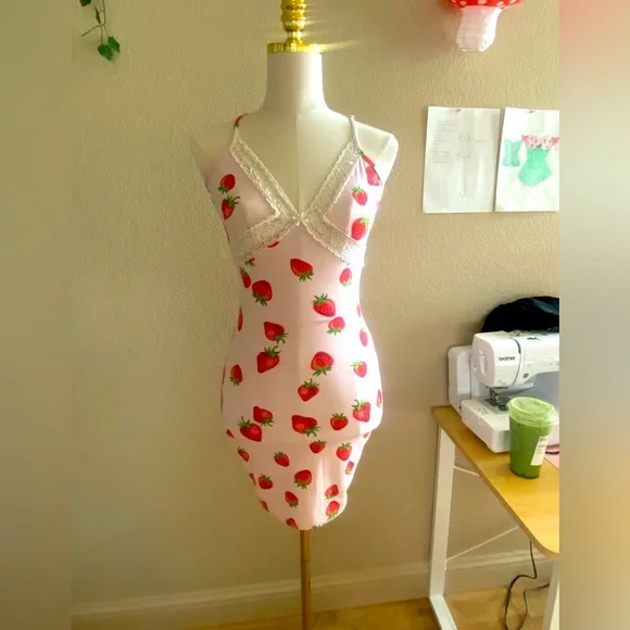 Very tight at the waist and is a bit see through on chest ladies!!!^-^ - Picture 1 of 1